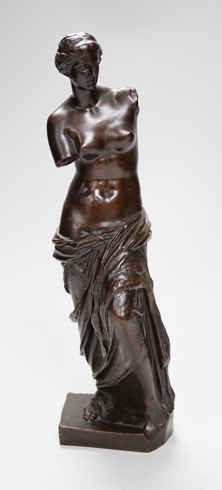 A French bronze model of the Venus de Milo, foundry mark to reverse. 30cm